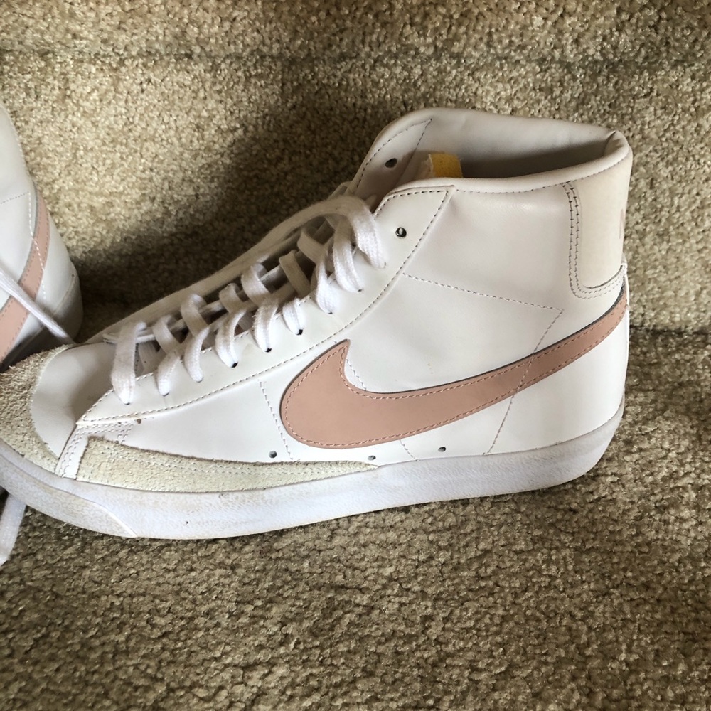 Nike High-Top Sneakers in White with Blush Swoosh leather Nike tennis shoes